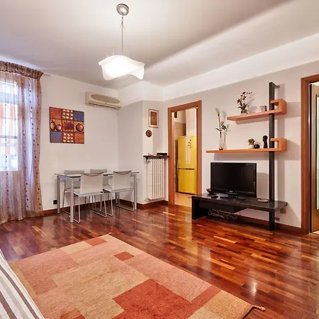 Guesthost - Crocetta&politecnico Huge Apartamento